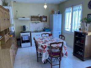 Fridge, microwave, oven, coffee/tea maker