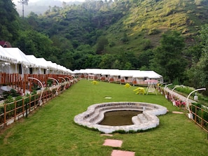 In-room safe, soundproofing, free WiFi, bed sheets - Banjara Mountain Retreat Chail Hills (Kandaghat)