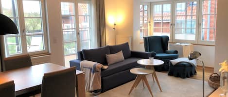 Una televisión, libros