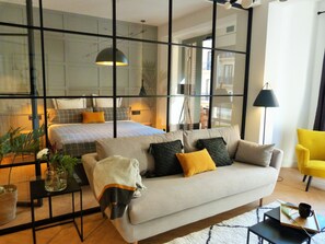 Smart TV - Chic Miracruz, new apartment in Gros (Donostia)