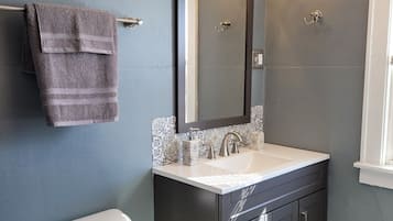 Combined shower/bathtub, hair dryer, towels, toilet paper