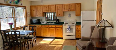 Coffee/tea maker, fridge, microwave, oven