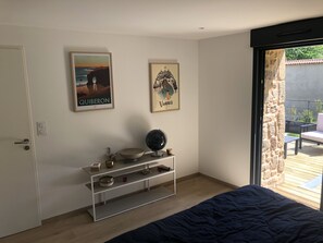 4 bedrooms, desk, travel cot, free WiFi