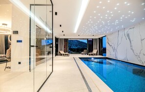 Indoor pool - Lovely home in Marina with sauna (Marina)