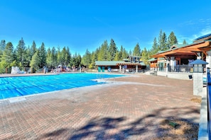 Piscine intérieure