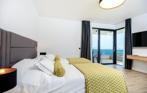 4 bedrooms, in-room safe, travel crib, free WiFi