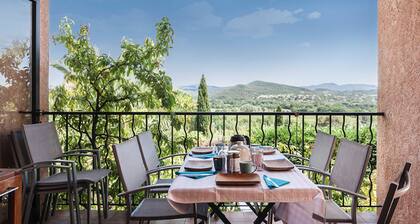 Villa Belle-vue. Grande piscine privée.A l'abri des regards. Confort et calme.