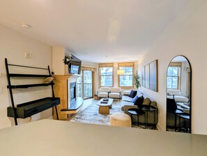 TV, fireplace