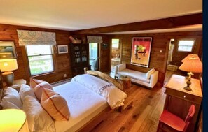 4 bedrooms, desk, free WiFi, bed sheets