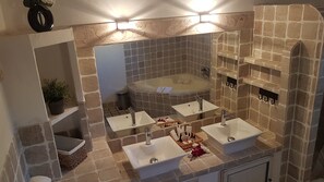 Bathtub, hair dryer, towels, soap