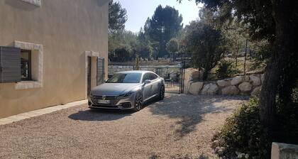 Mas des Rabassos au pied du parc naturel des alpilles