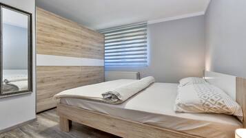 2 bedrooms, in-room safe, travel cot, free WiFi