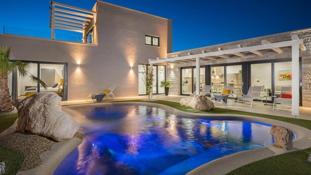 A modern house with a swimming pool, outdoor seating, and a well-lit patio area. - Gorgeous home in Kastelir (Kastelir)