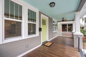 Exterior detail - Freshly Renovated Bungalow - Monthly Stays! (Savannah)