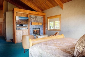 6 bedrooms, iron/ironing board, travel crib, WiFi