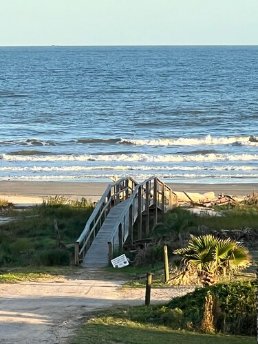 Beach Views from 2 Decks. Last Minute Openings and Reduced Rates. Book Now!