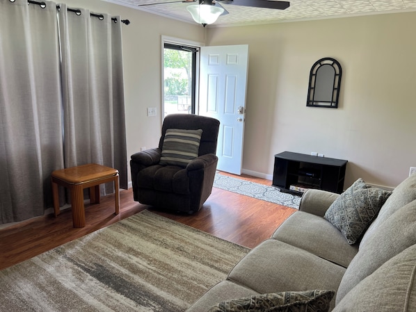 Smart TV, fireplace