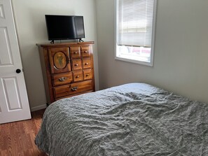 2 bedrooms, desk, free WiFi, bed sheets