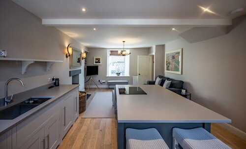 Contemporary Cottage in Ballater Village