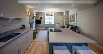 Contemporary Cottage in Ballater Village