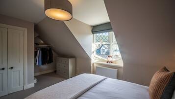 4 slaapkamers, een strijkplank/strijkijzer, wifi, beddengoed