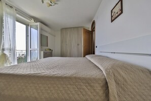 3 bedrooms, iron/ironing board, travel crib, WiFi - Holiday Home in Amalfi Casa Nova (Amalfi)