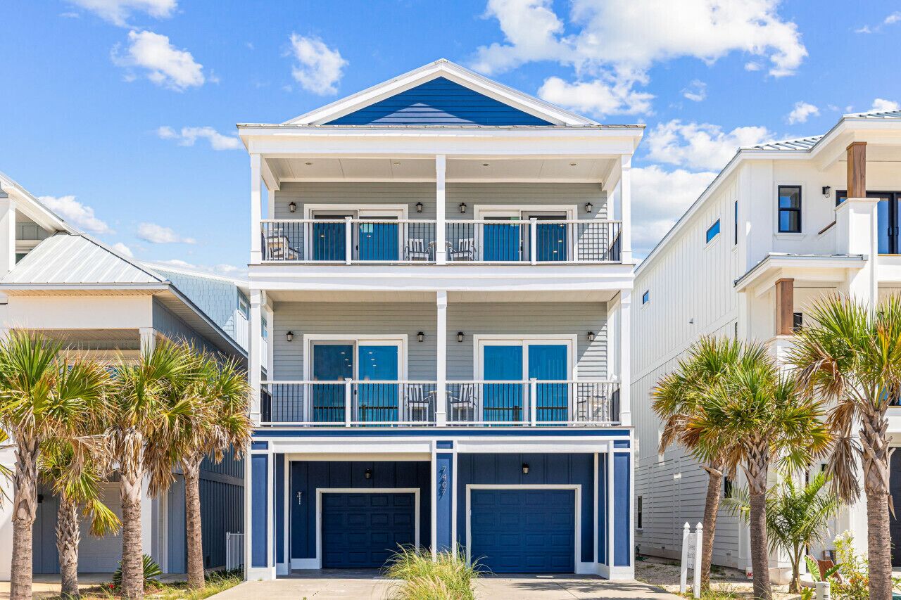 Serendipity Beach Cottage: Spectacular Home with Pool, Golf Cart and Elevator!