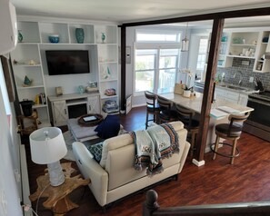 Smart TV, fireplace, books