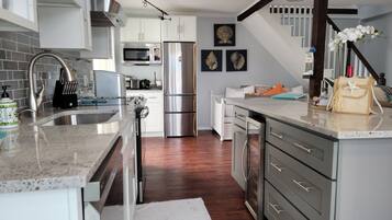 Frigorífic, microones, forn i placa de cuina