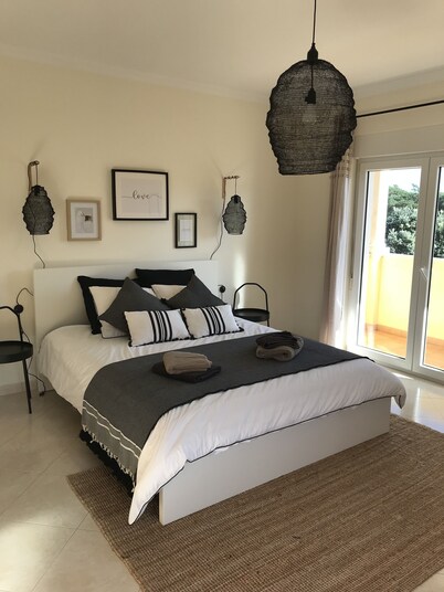 Villa 4/10 pers with private pool on the edge of the Óbidos lagoon