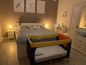 1 bedroom, desk, travel cot, free WiFi