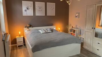 1 slaapkamer, een bureau, reisbedje, gratis wifi