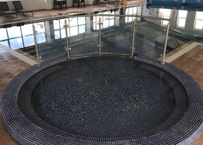Inomhuspool och uppvärmd pool
