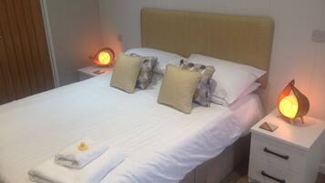 2 habitaciones, tabla de planchar con plancha y cuna de viaje