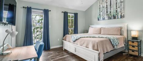 6 soverom, memory foam-senger, skrivebord og strykejern/-brett