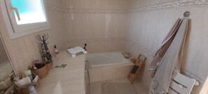 Badewanne, Haartrockner, Seife