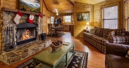 Black Bear - Secluded 10 min to Downtown Gatlinburg!