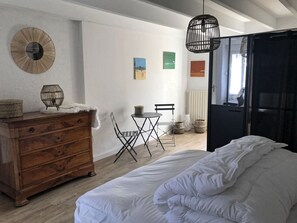 2 bedrooms, desk, iron/ironing board, travel cot
