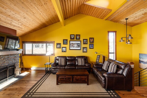 Smart TV, fireplace, DVD player