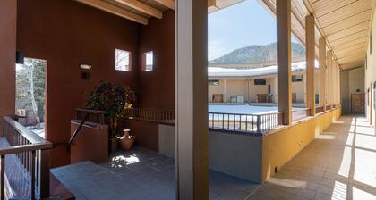 Live the Ketchum Executive LIfe - Ski, Hike, Dine and Work