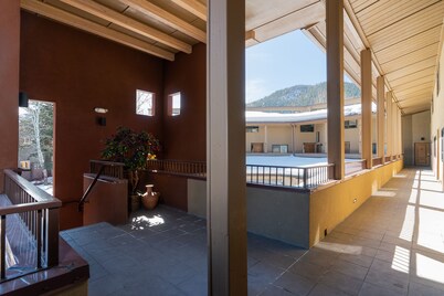 Live the Ketchum Executive LIfe - Ski, Hike, Dine and Work