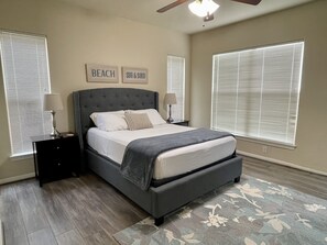 3 habitaciones, escritorio, tabla de planchar con plancha y wifi gratis 