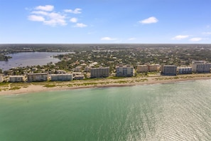 Una playa cerca
