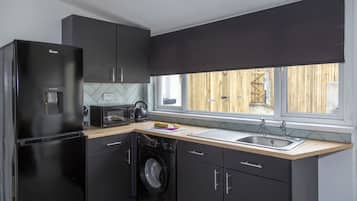 Fridge, microwave, oven, coffee/tea maker