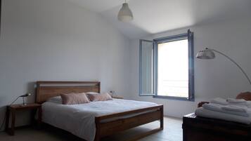 Iron/ironing board, travel cot, WiFi, bed sheets