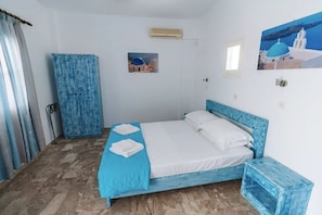 Deluxe Room, 1 King Bed | Premium bedding, minibar, in-room safe, desk - Spiridoula villa (Santorini)