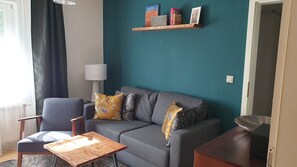 TV, fireplace, ping pong, music library