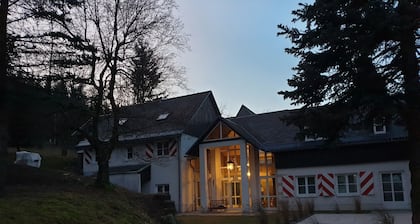 Vacation home for 12 people, 8 rooms, 4 bathrooms with fireplace and large lounge