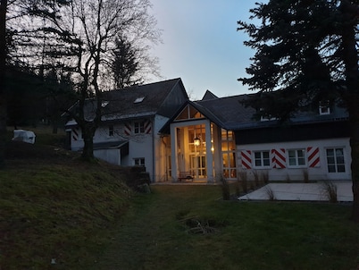 Vacation home for 12 people, 8 rooms, 4 bathrooms with fireplace and large lounge