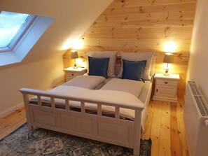 8 bedrooms, travel cot, free WiFi